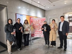 不竭提拔办事教职工的水